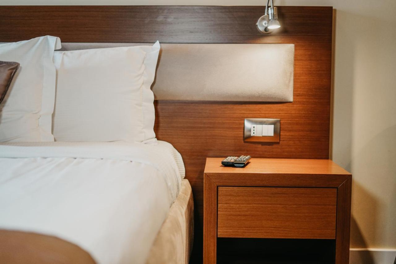 Center Hotel Гирокастра Экстерьер фото