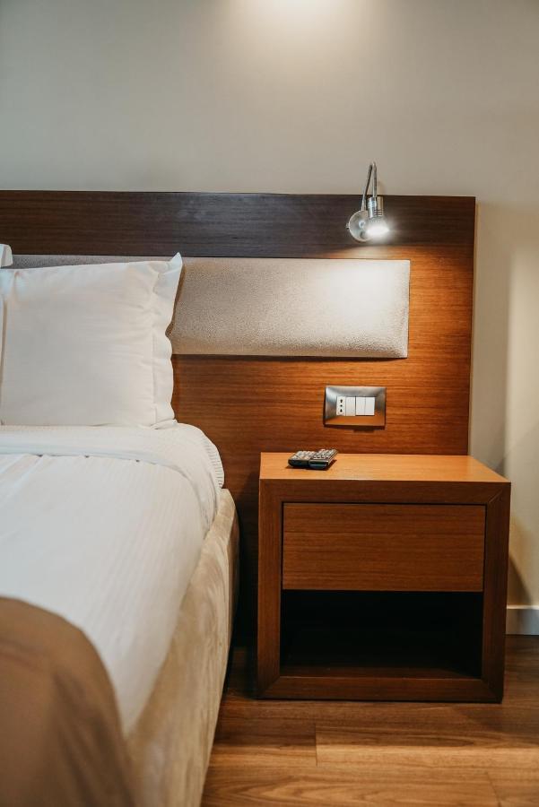 Center Hotel Гирокастра Экстерьер фото