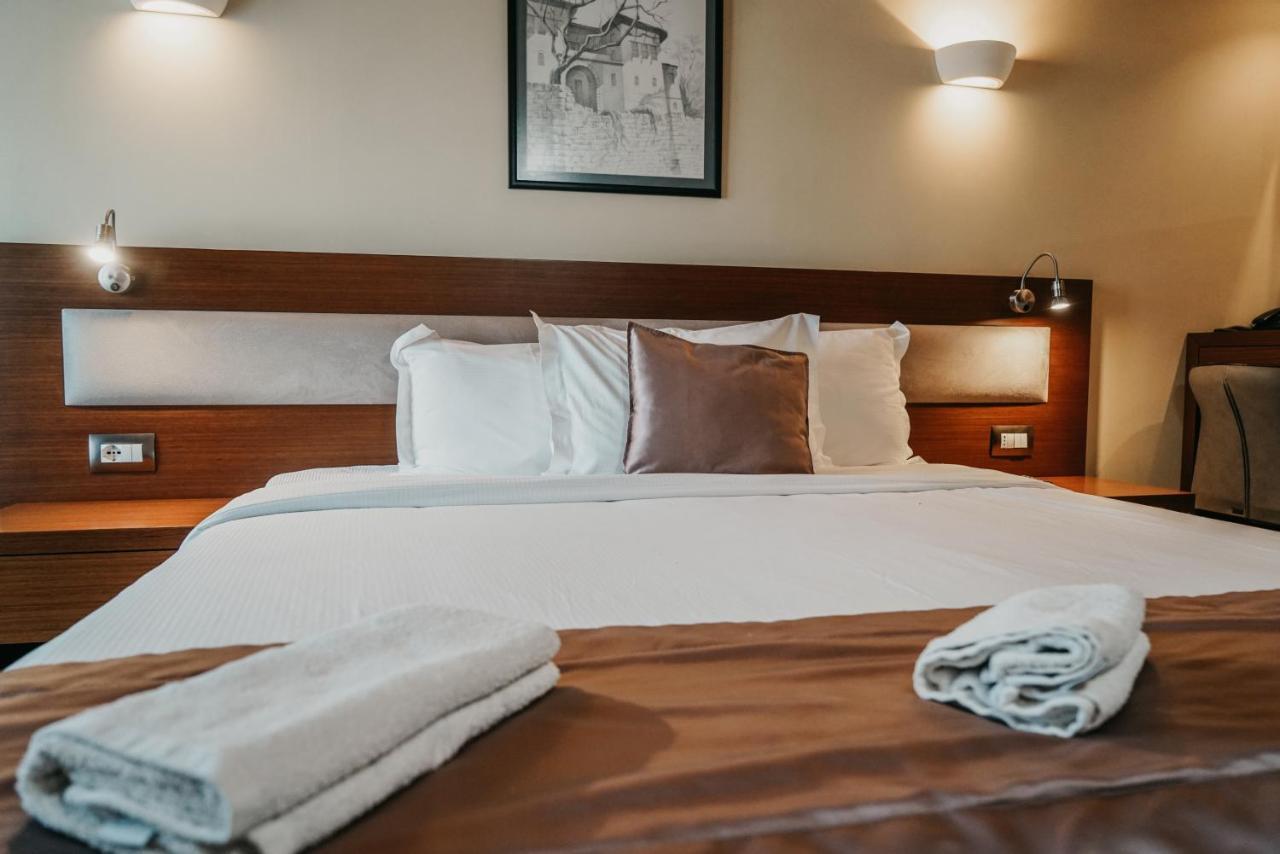 Center Hotel Гирокастра Экстерьер фото