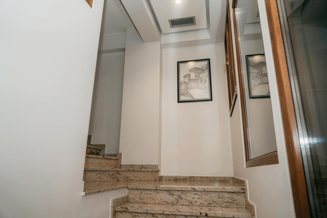 Center Hotel Гирокастра Экстерьер фото