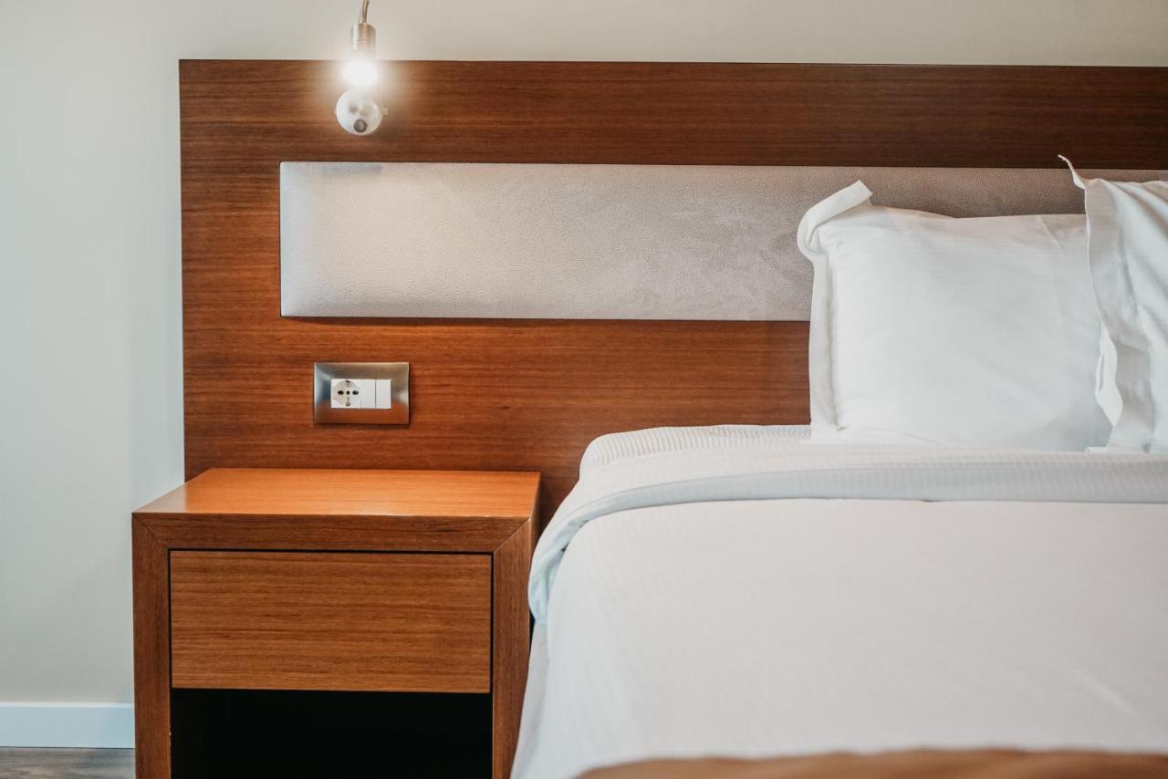 Center Hotel Гирокастра Экстерьер фото