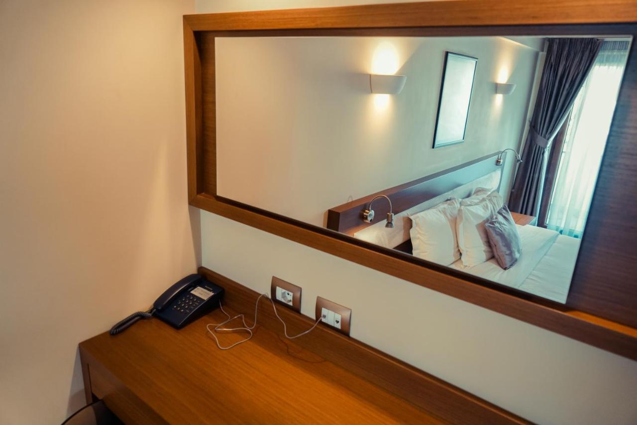 Center Hotel Гирокастра Экстерьер фото