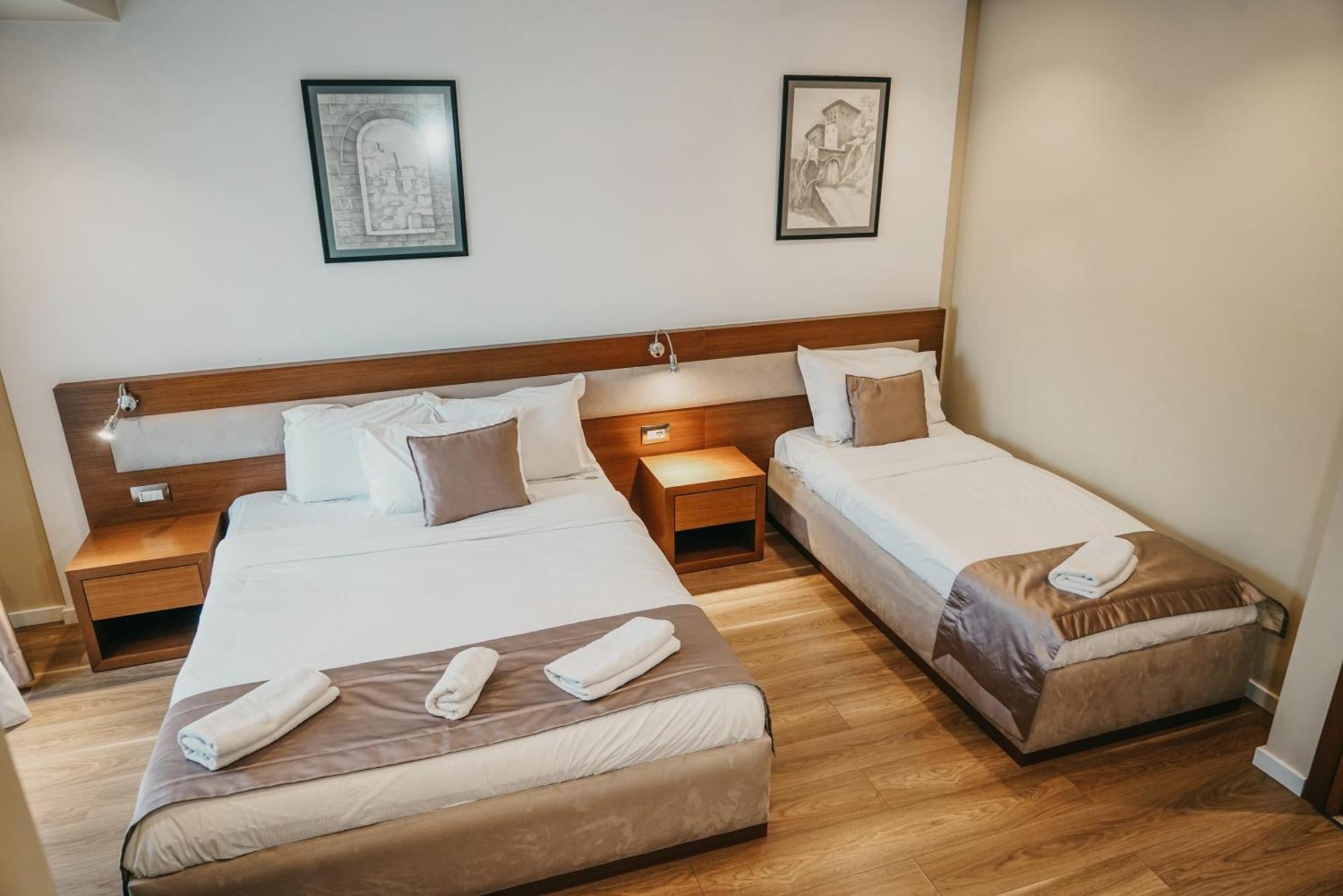 Center Hotel Гирокастра Экстерьер фото